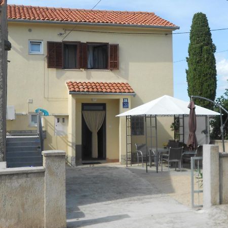 Holiday Home Mery By El-Pi Tours Malinska Buitenkant foto