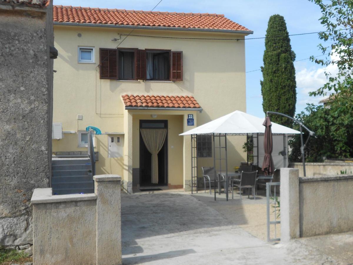 Holiday Home Mery By El-Pi Tours Malinska Buitenkant foto