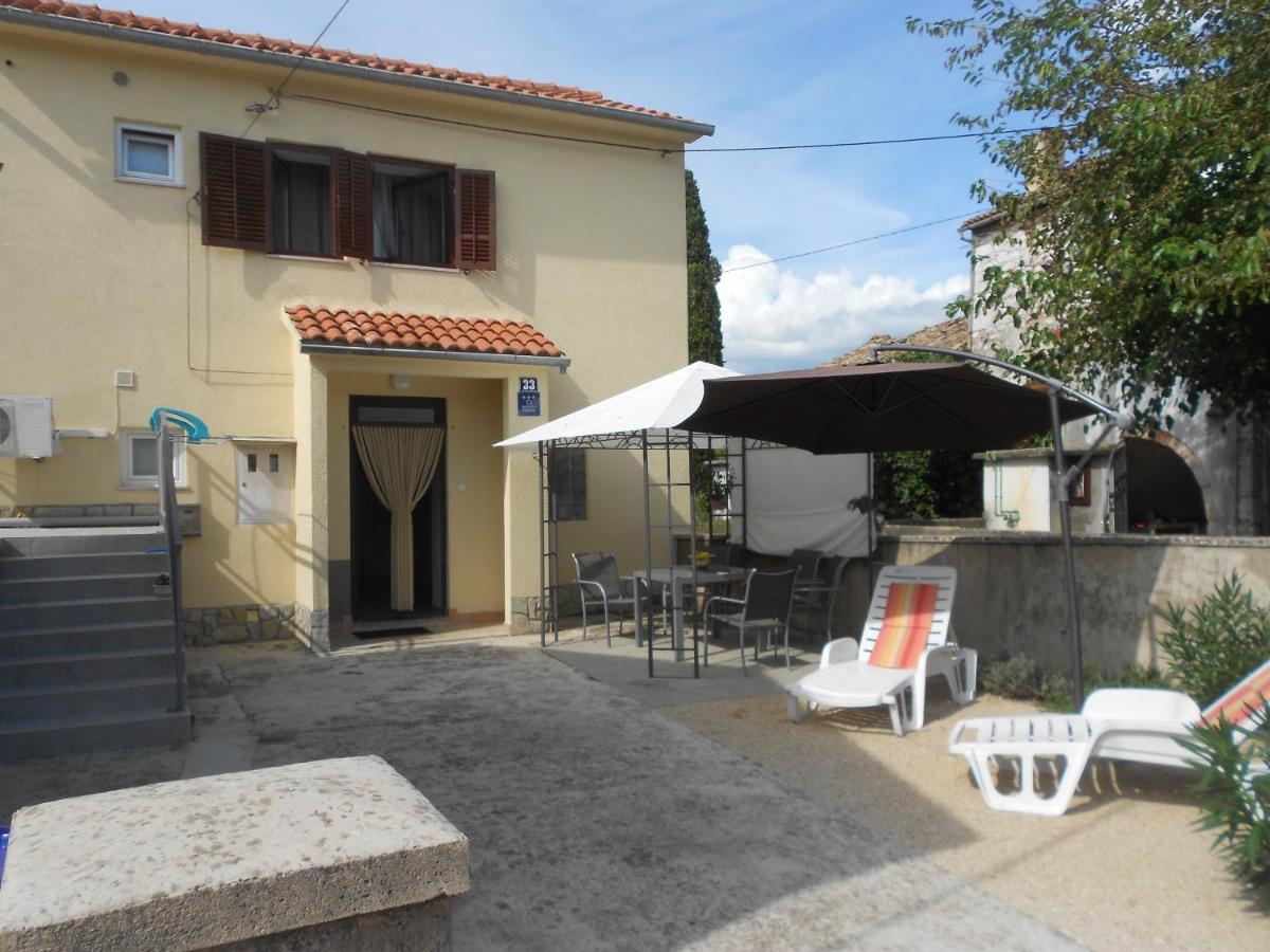 Holiday Home Mery By El-Pi Tours Malinska Buitenkant foto