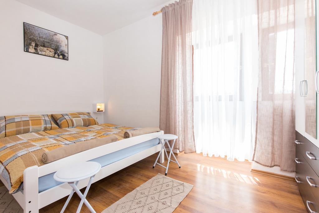 Holiday Home Mery By El-Pi Tours Malinska Buitenkant foto