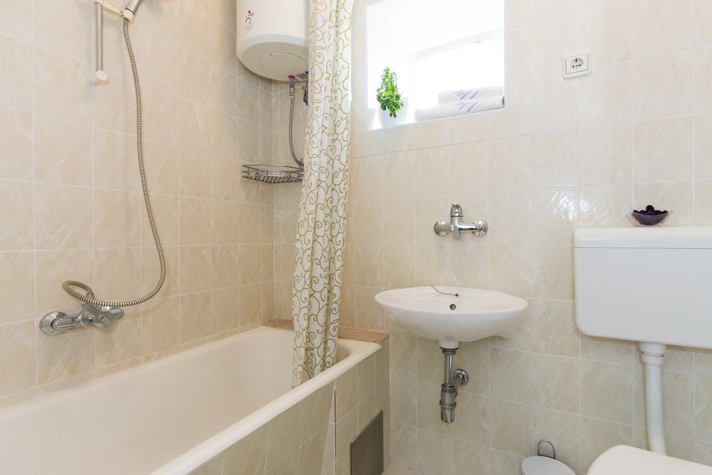 Holiday Home Mery By El-Pi Tours Malinska Buitenkant foto