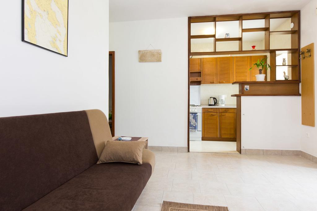 Holiday Home Mery By El-Pi Tours Malinska Buitenkant foto