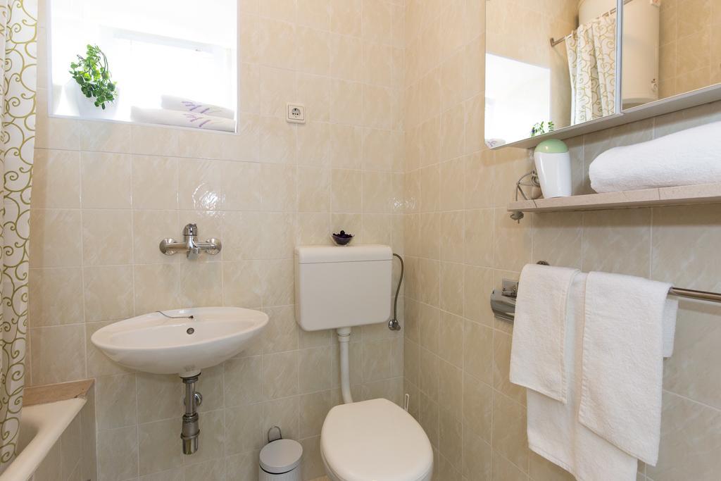 Holiday Home Mery By El-Pi Tours Malinska Buitenkant foto