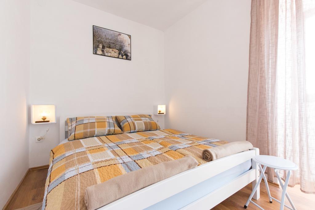 Holiday Home Mery By El-Pi Tours Malinska Buitenkant foto