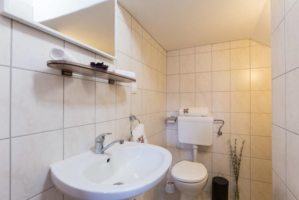 Holiday Home Mery By El-Pi Tours Malinska Buitenkant foto